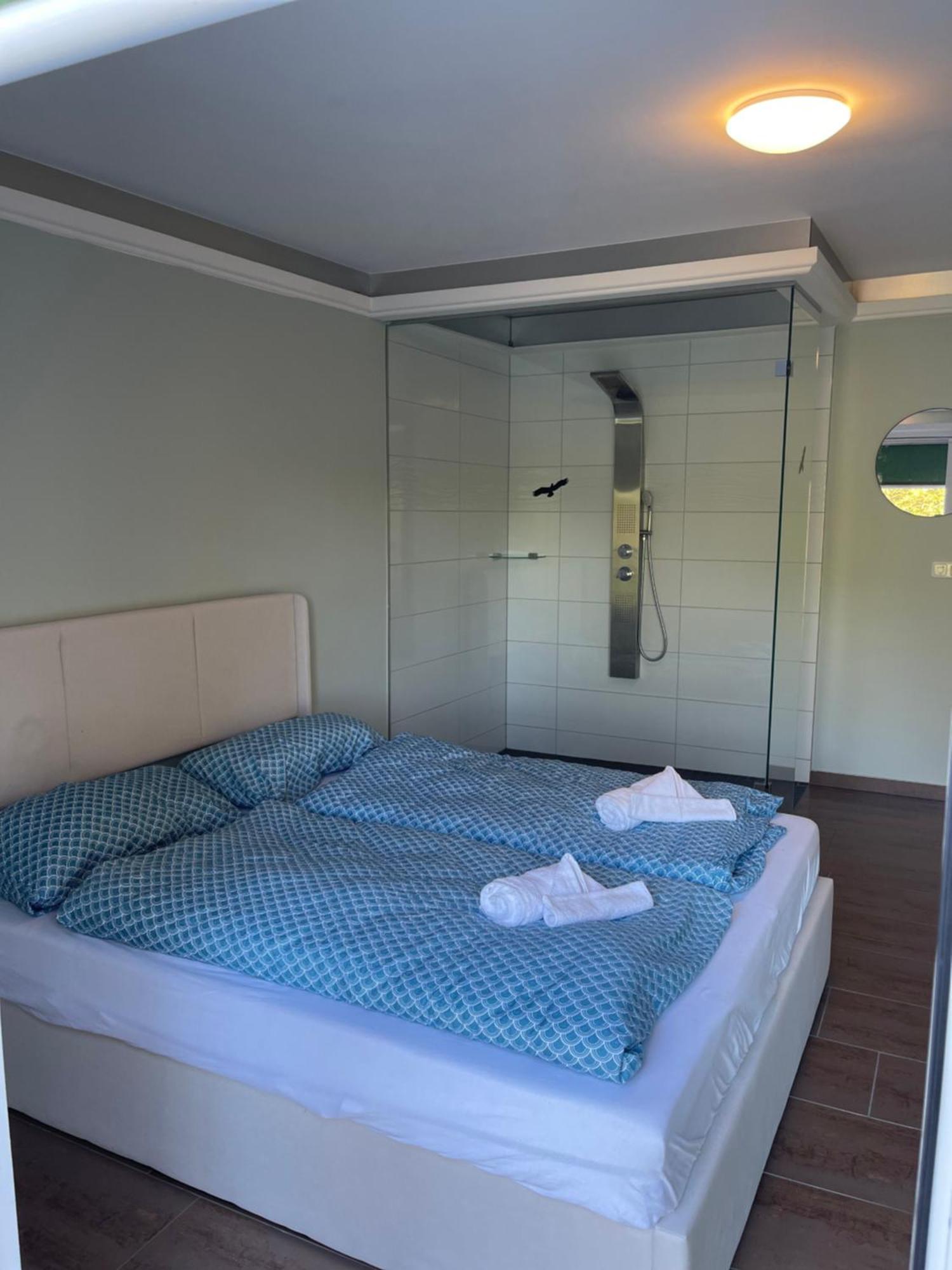 Kavkaz Restaurant & Hotel Lohmar Dış mekan fotoğraf